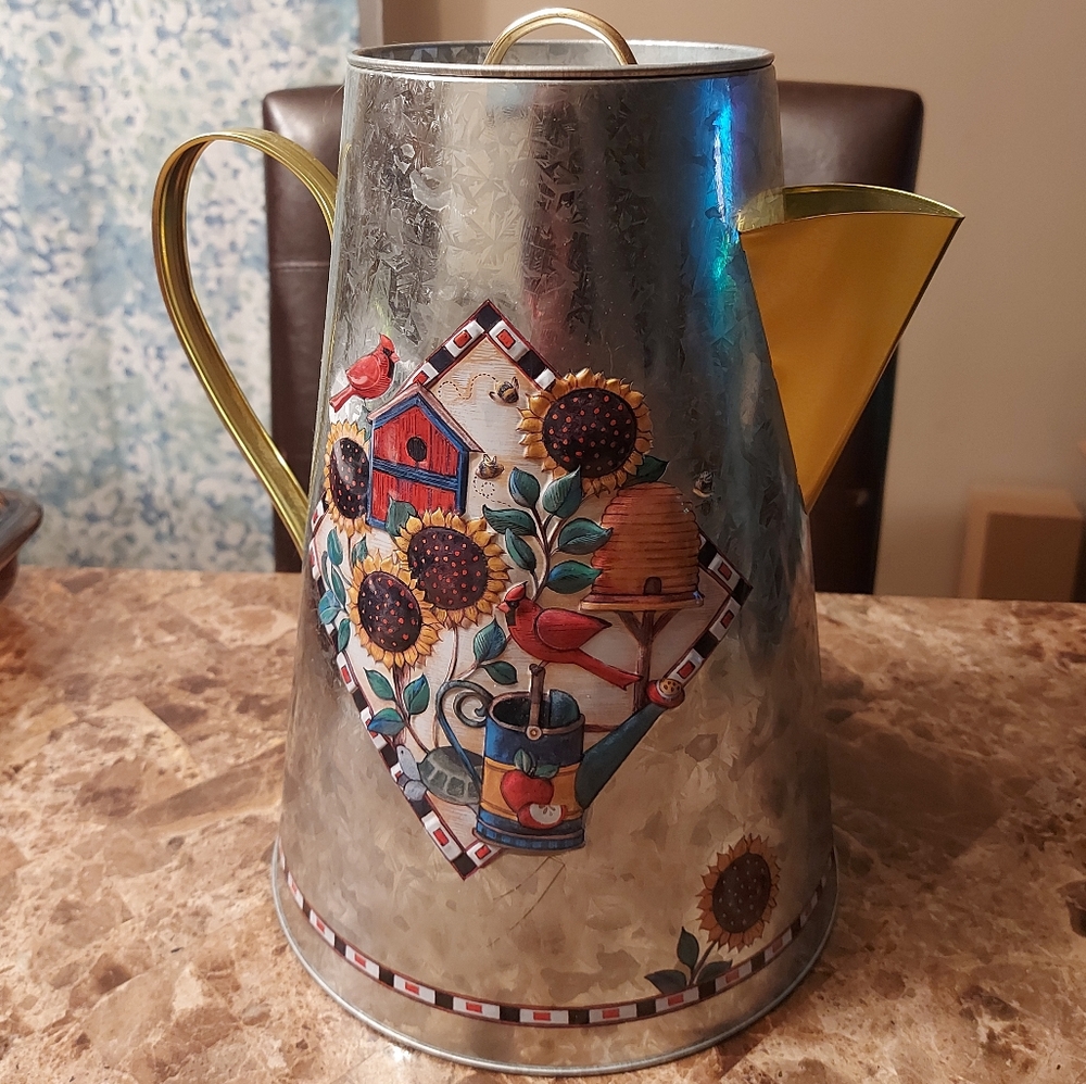 Large decorative aluminum watering can, great condition